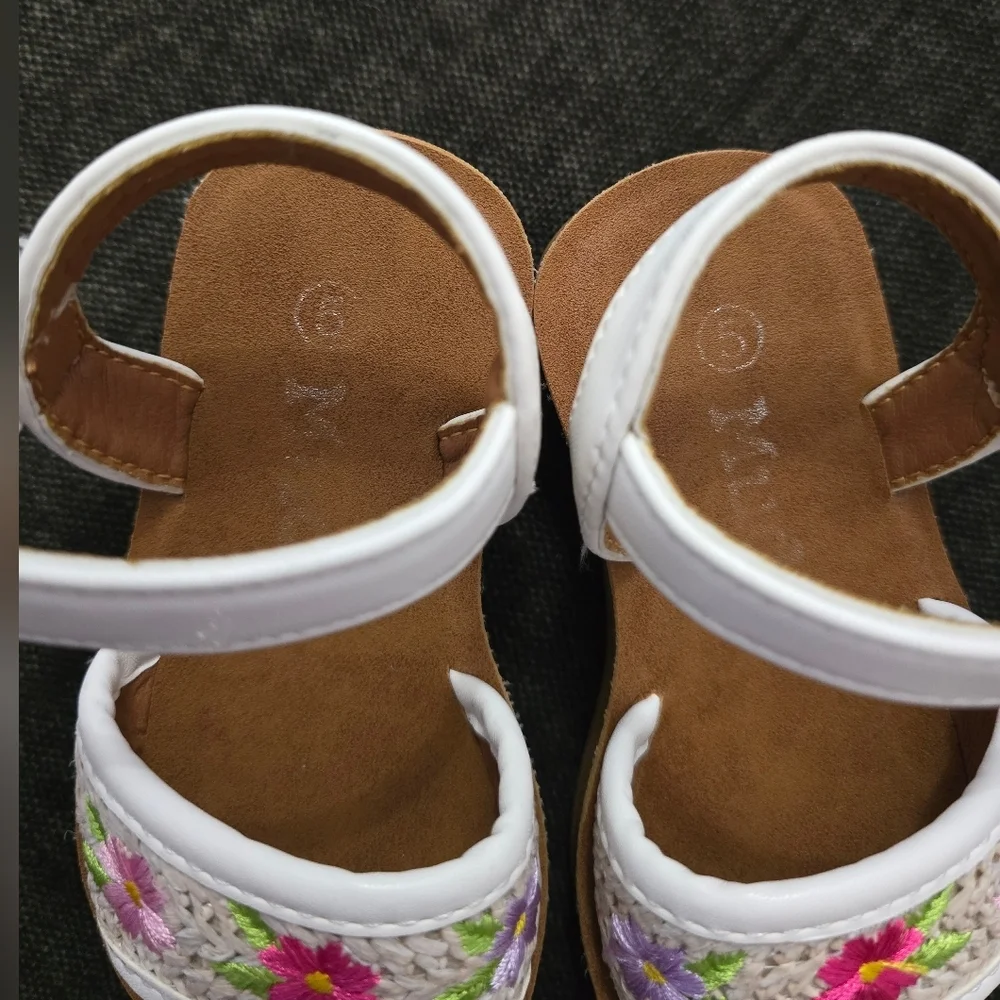 Mudd White Floral Kids Sandals